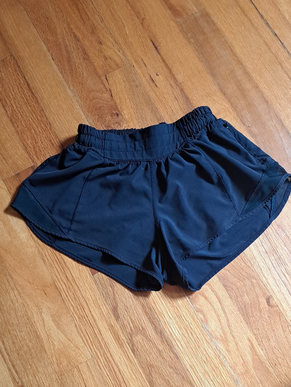 Lululemon athletica Black Women's hotty hot Athletic Shorts size 2